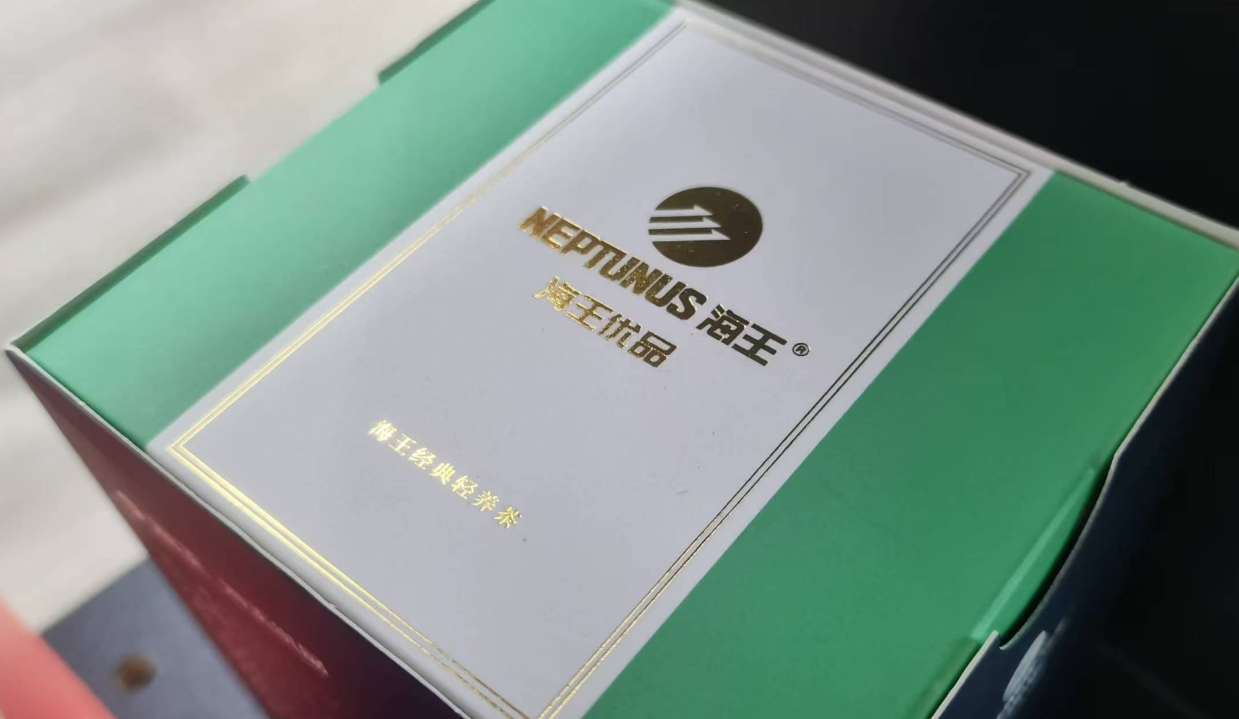 燙金印刷工藝與激凸激凹結合作業提升品牌形象